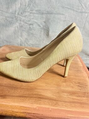 Marc New York Elegant Women's Yellow Pointed-Toe Pumps‎